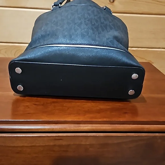 Handbag - Picture 3 of 6